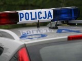 Wypadek na drodze Słupsk - Miastko. Ford uderzył w drzewo