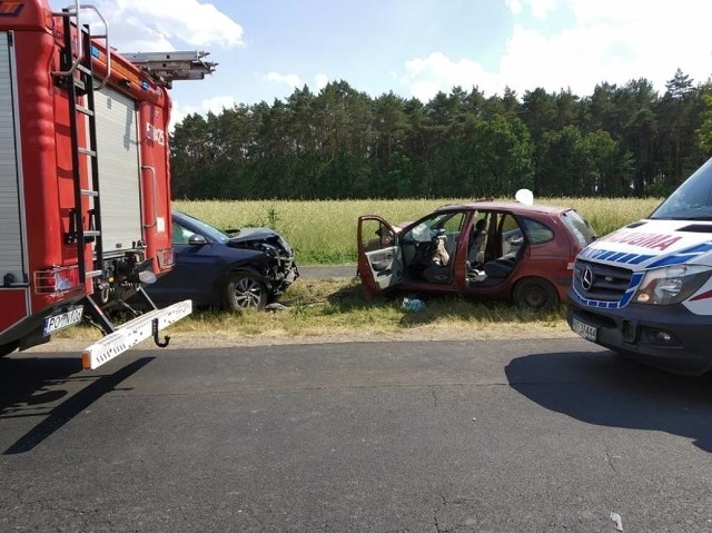 Do bardzo poważnego w skutkach wypadku drogowego doszło w środę po południu na drodze powiatowej Nowy Tomyśl - Kuślin, a dokładnie na wysokości miejscowości Kozie Laski.