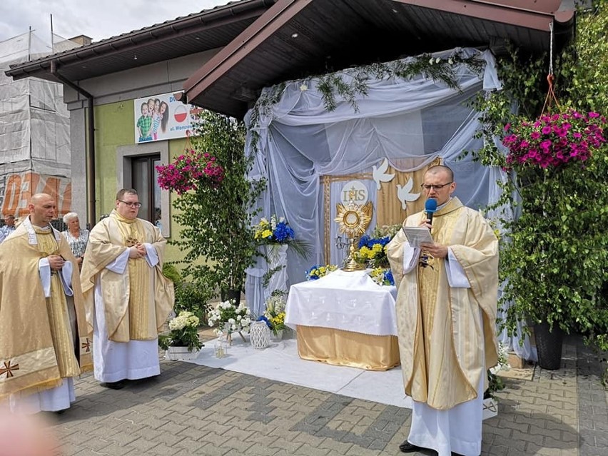 Boże Ciało. Procesja w parafii Chrystusa Dobrego Pasterza w Ostrowi Mazowieckiej