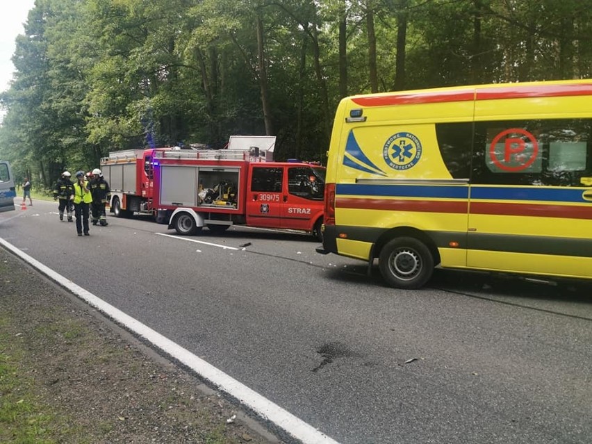 Zderzenie samochodów na DK10 w Makowiskach. Dwie osoby trafiły do szpitala [zdjęcia]