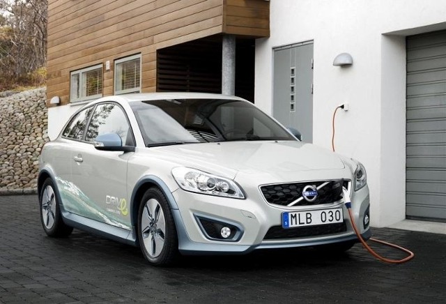 Elektryczne volvo C30 zewnętrznie niczym nie różni się od wersji spalinowej