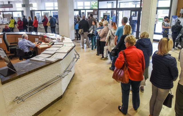 Jakie są godziny otwarcia urzędów skarbowych w Bydgoszczy w poniedziałek, 30 kwietnia 2018. Do której godziny trzeba wysłać PIT pocztą?