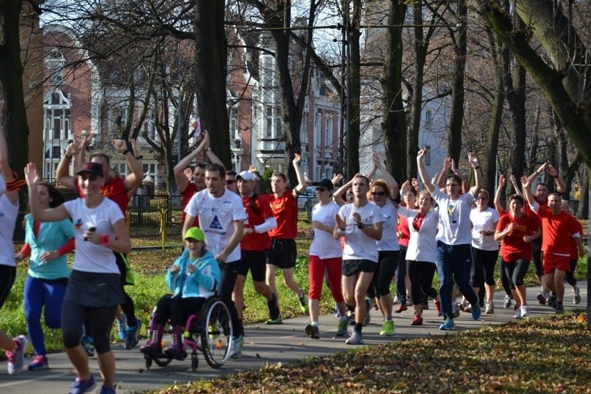 Bieg Niepodległości w Bytomiu: 11 listopada biegli w parku miejskim [ZDJĘCIA]