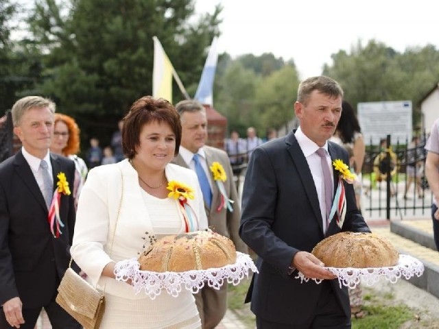 Starostami Tegorocznych dożynek w Tarnawie byli Teresa Małgorzata Słowik &#8211; Niedbalska z Tarnawy oraz Jacek Bratek z Szałasu.