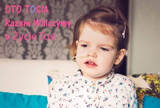 Tosia ma 2,5 roku, jest mieszkanką Kostomłotów Drugich. Ciężka choroba zagraża jej życiu i blokuje rozwój.