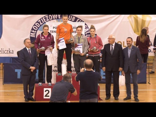 Natalia Bajor na najniższym stopniu podium zawodów w Wieliczce.