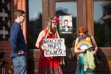 Performans Mikołaja Prynkiewicza - protest przeciw dyskryminacji 