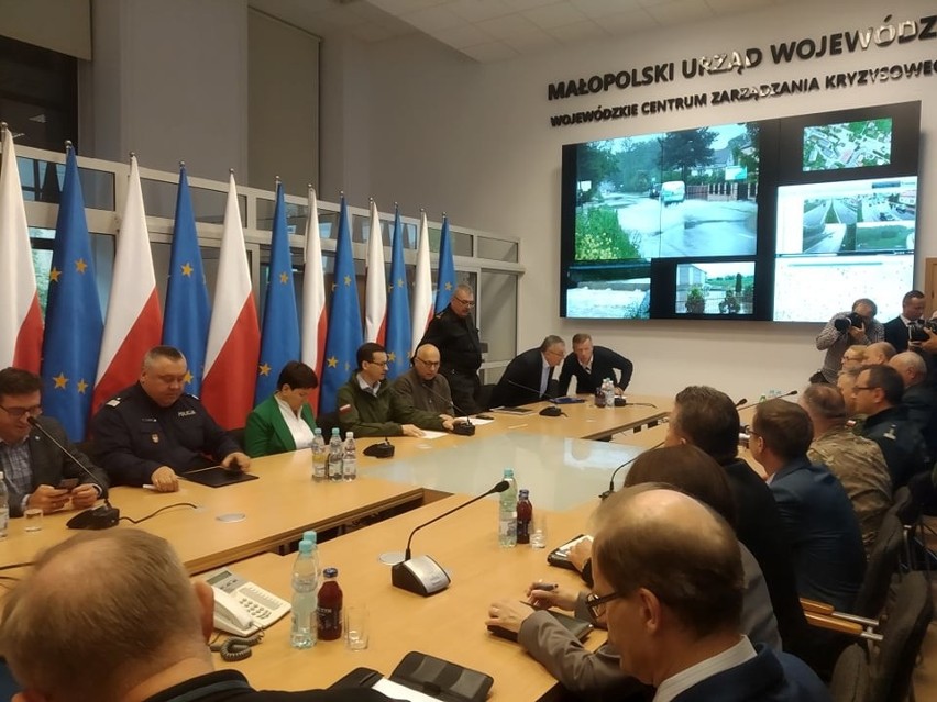 Ulewy w Małopolsce. Premier Morawiecki na posiedzeniu sztabu kryzysowego w Krakowie