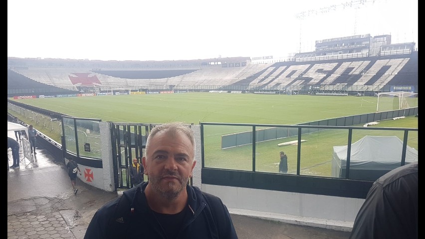 Jarosław Pawlak w koszulce słynnego Botafogo na stadionie w...