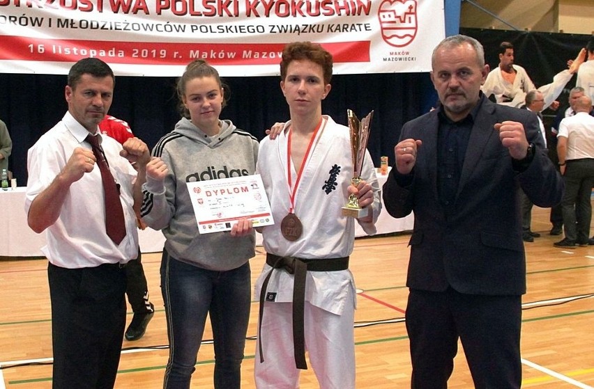 Ostrów Mazowiecka. Start zawodników Ostrowskiego Klubu Karate Kyokushinkai w mistrzostwach Polski w Makowie [ZDJĘCIA]