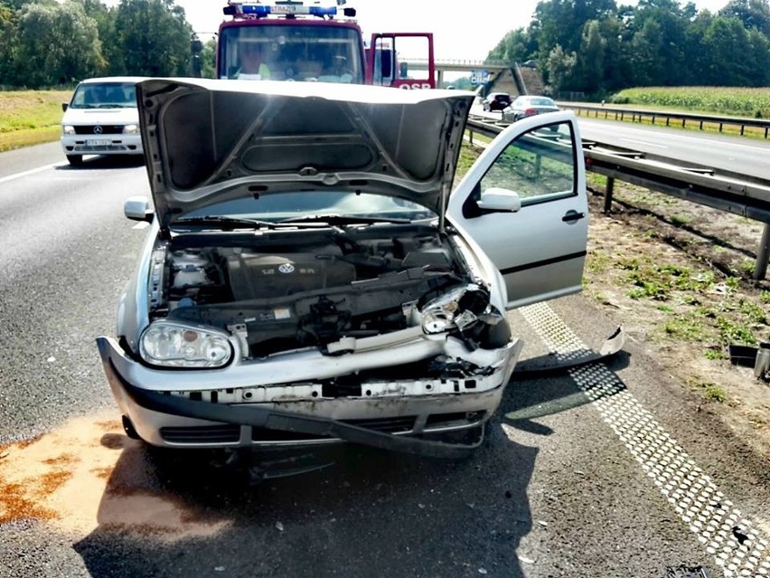 Karambol 8 samochodów na autostradzie. Dwie osoby ranne