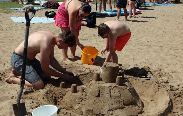 To była atrakcja! Na plaży miejskiej nad Rudnikiem w Grudziądzu, w niedzielę odbył się konkurs budowania zamków z piasku. Zobaczcie jakie budowle powstały!