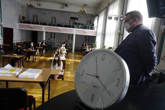 Matura z historii na poziomie rozszerzonym miała się zacząć o godz. 9, a szkoła w Skawinie podała godz. 13.30