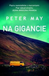 Peter May „Na gigancie” RECENZJA: sentymentalna podróż przez życie. Autor igra z konwencją kryminału