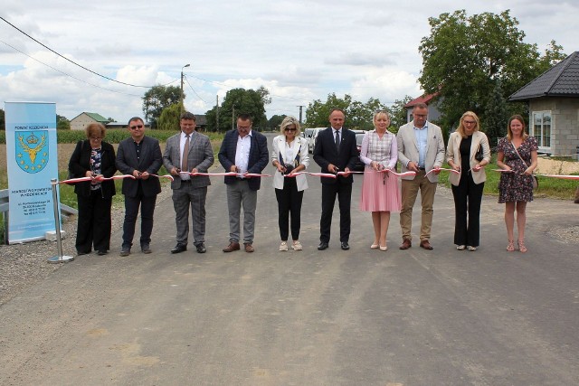 W Kępicach otwarto odnowiony odcinek drogi powiatowej Opactwo - Posiołek.