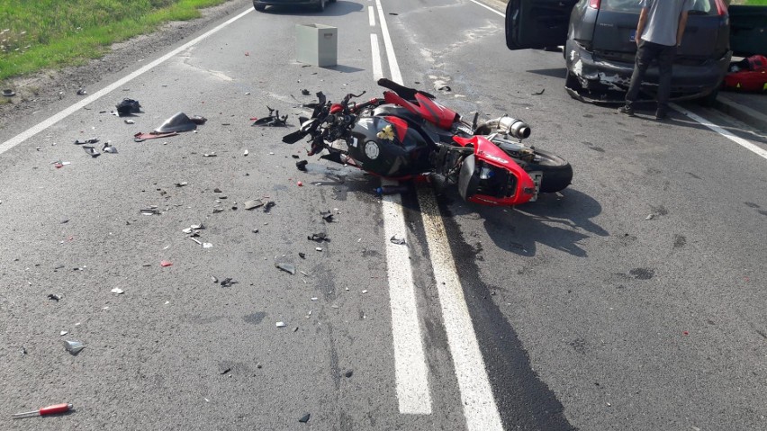 Wypadek na trasie Namysłów-Kamienna. Motocyklista wjechał w...