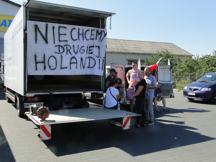 W Potworowie rolnicy protestowali przeciwko sprowadzaniu papryki zza granicy - zobacz zdjęcia