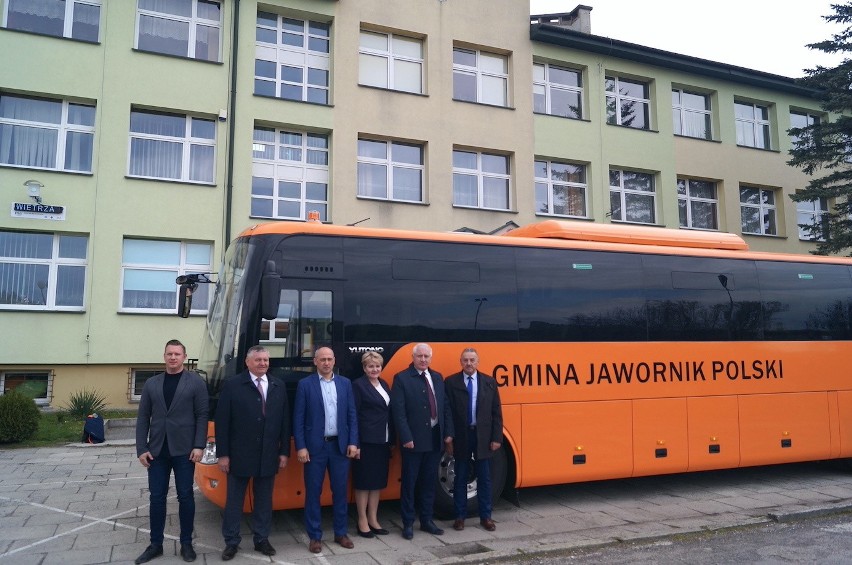 Pierwszy na Podkarpaciu elektryczny autobus szkolny jest już w Jaworniku Polskim