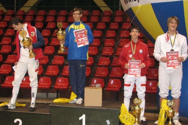 Podium juniorów młodszych, od lewej: Bartosz Staszulonek (Piast Gliwice), Wiktor Miller i Paweł Boroń (obaj Start Opole) oraz Bartłomiej Cichaczewski (Górnik Radlin).