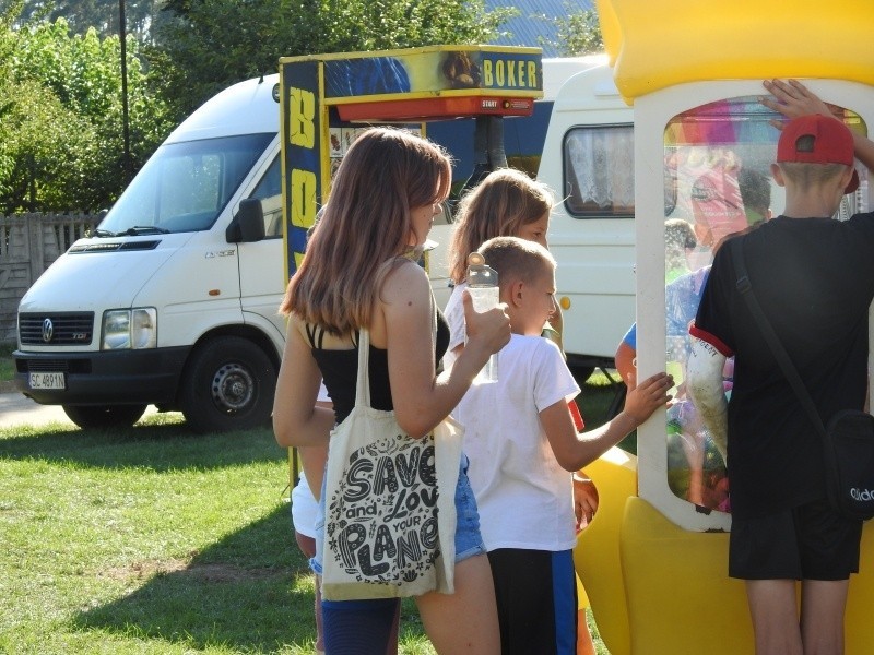 Zlot Food Trucków po raz pierwszy odbył się w Połańcu. Można było spróbować pyszności ze świata. Zobaczcie zdjęcia 