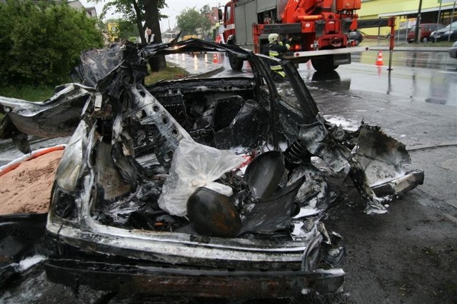 Pozar samochodu na ul. Obronców Stalingradu w Opolu.