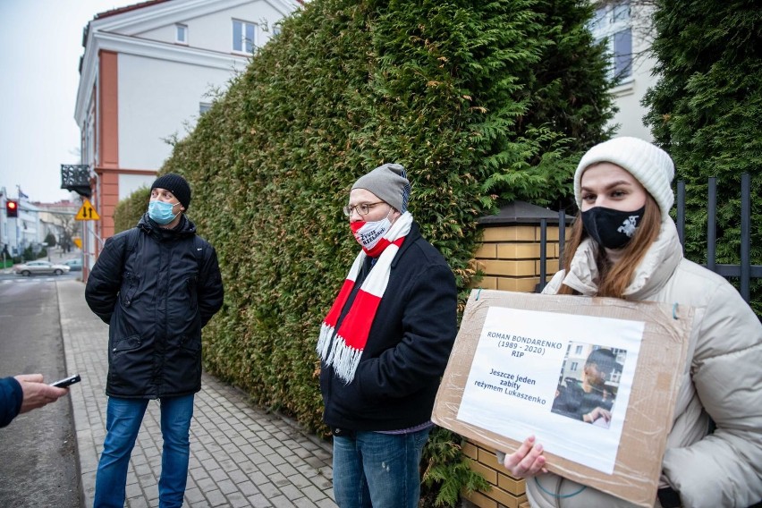 Białystok. Protest przed Konsulatem Białorusi. Wspomnienie Romana Bondarenki (zdjęcia)