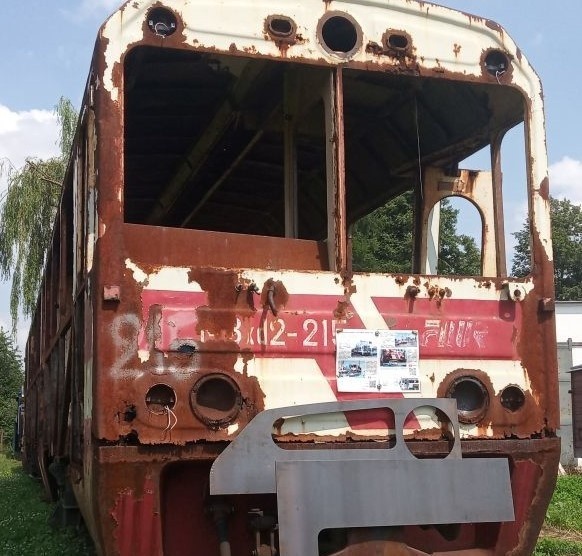 W warsztatach rogowskiej kolejki wąskotorowej trwa odbudowa starego wagonu motorowego