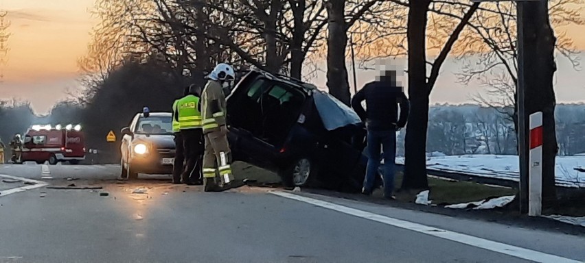 Wypadek na DK6 w Rębowie. Trzy osoby w szpitalu [ZDJĘCIA]