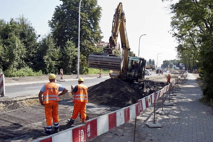 Wrocław: Trwa remont Zwycięskiej. Skanska chce zdążyć przed zimą (ZDJECIA)