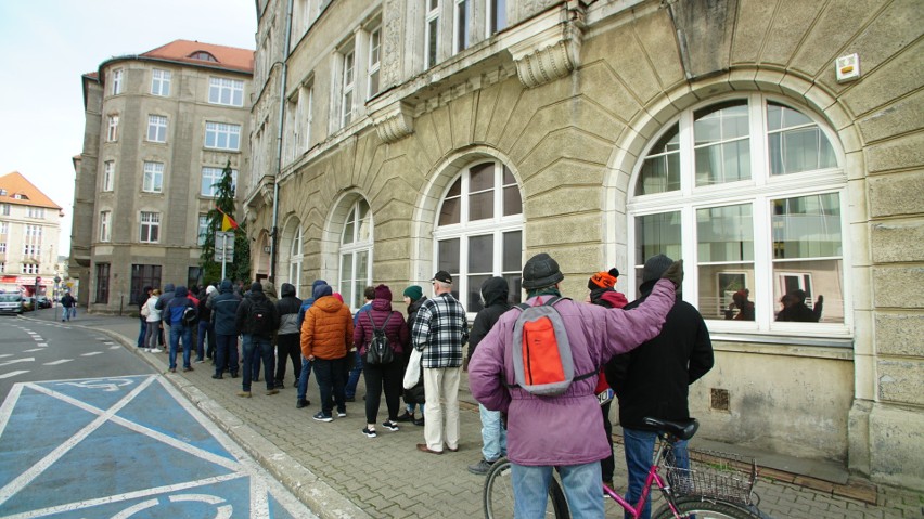 Wrocław: Urząd zamknął drzwi. Tłum stanął więc przed