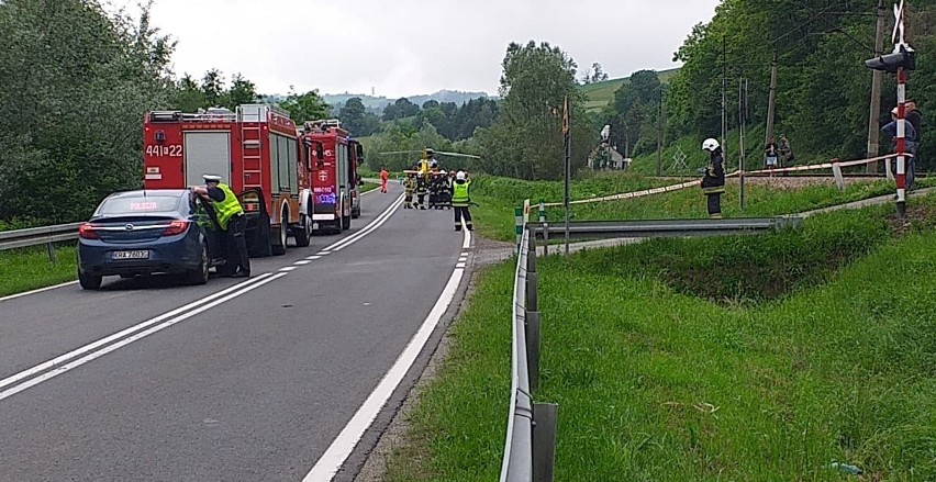 Sędziszowa. Na drodze wojewódzkiej w kierunku Tarnowa doszło do potrącenia 13-latka. Przyleciał po niego helikopter LPR [AKTUALIZACJA]