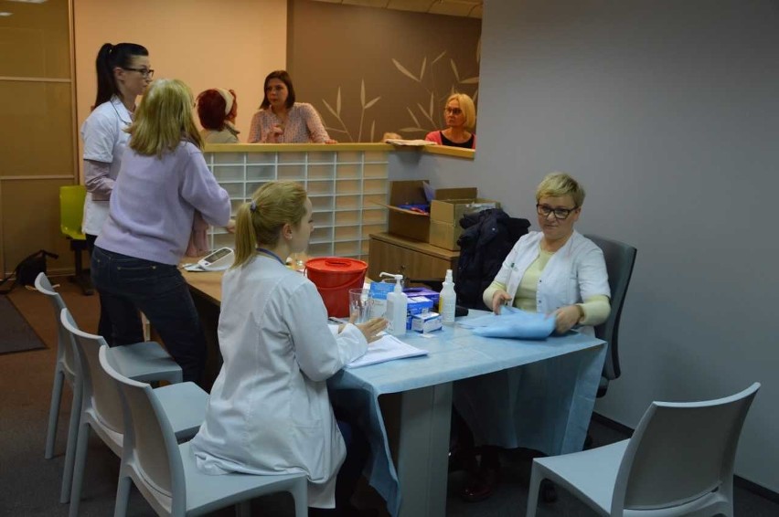 Pierwsza taka akcja profilaktyki w Gdyńskim Centrum Zdrowia. Przeprowadzono darmowe badania [zdjęcia]