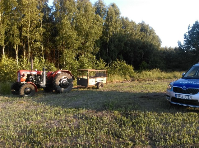 Niecodzienny pościg rozegrał się w miejscowości Batorówko. 37-letni rolnik jadący traktorem rozpoczął ucieczkę, gdy tylko zobaczył radiowóz.