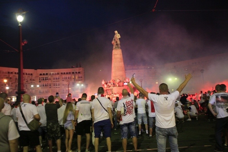 Zobacz jak kibice ŁKS świętowali na placu Wolności, na stadionie i w centrum Łodzi  [ZDJĘCIA]