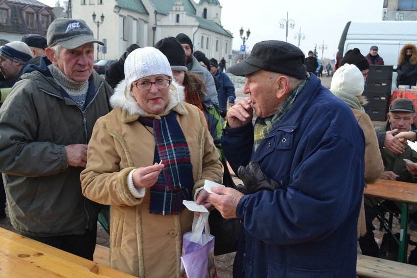 Częstochowa: Wigilia dla ubogich na Starym Rynku [ZDJĘCIA]