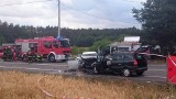 Wypadek na obwodnicy Osowca. Zderzenie dwóch samochodów na drodze krajowej 45 Opole-Kluczbork. Jedna osoba nie żyje, pięć rannych