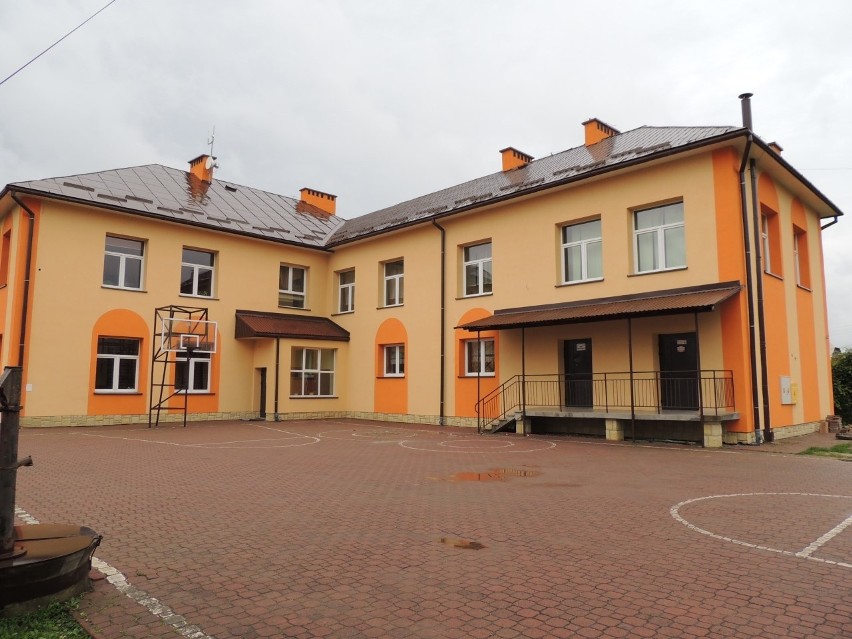 Szkoła Podstawowa nr 2 w Domaradzu.