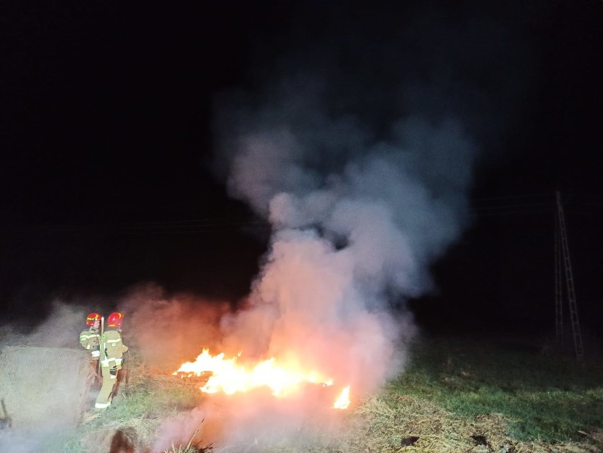 Kolejny pożar balotów siana w Lipie w gminie Ruda Maleniecka. Czy to seria podpaleń?