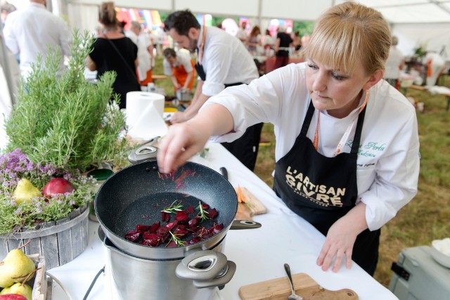 W trakcie festiwalu miłośnicy tradycyjnej śląskiej kuchni zaprezentują swoje dania i produkty rywalizując przy tym o Złoty, Srebrny lub Brązowy Fartuch w kategoriach: amatorzy, szkoły gastronomiczne i profesjonaliści.