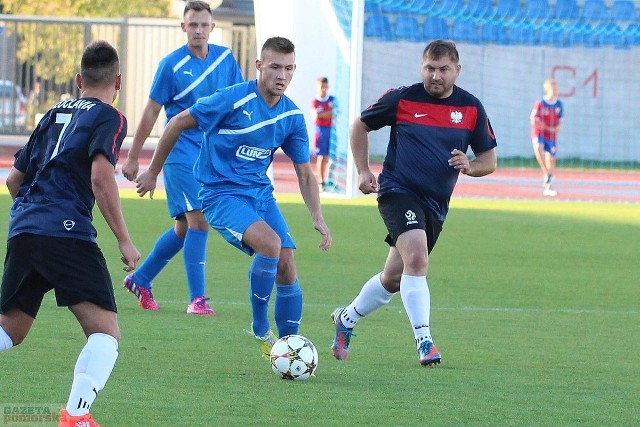 Na stadionie OSiR zagrały w sobotę dwa zespoły z czołówki tabeli V ligi. Goście wygrali 1:0.  INNE WYNIKI 7. KOLEJKI 5 LIGI - TUTAJ   