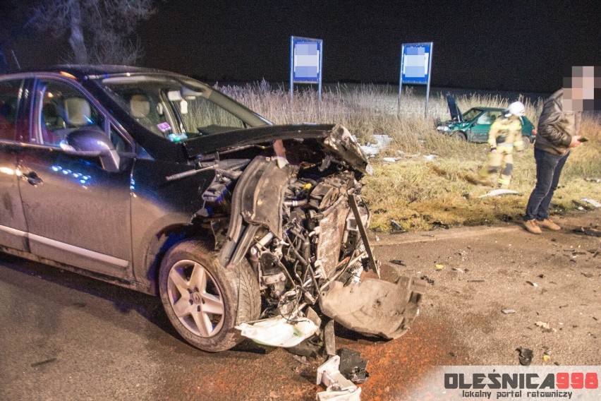 Dwa groźne wypadki pod Wrocławiem. Zmiażdżone samochody, pięć osób rannych