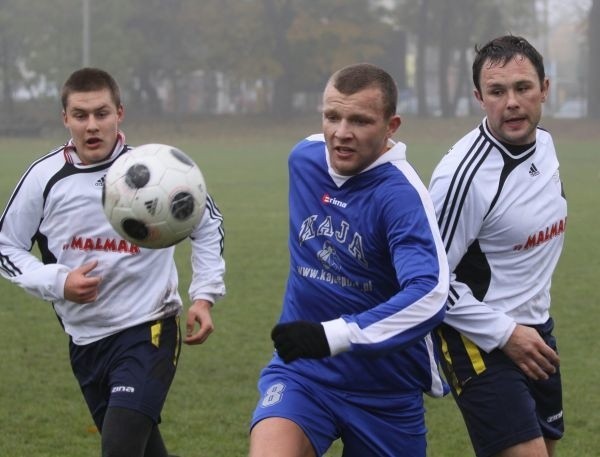 Gracze Hetmana Białystok (niebieskie stroje) o awans powalczą w Juchnowcu