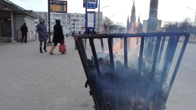 Z pomocą aktywistów z Zagłębiowskiego Alarmu Smogowego sprawdziliśmy, jak dym i substancje powstające w koksownikach wpływają na nasze zdrowie