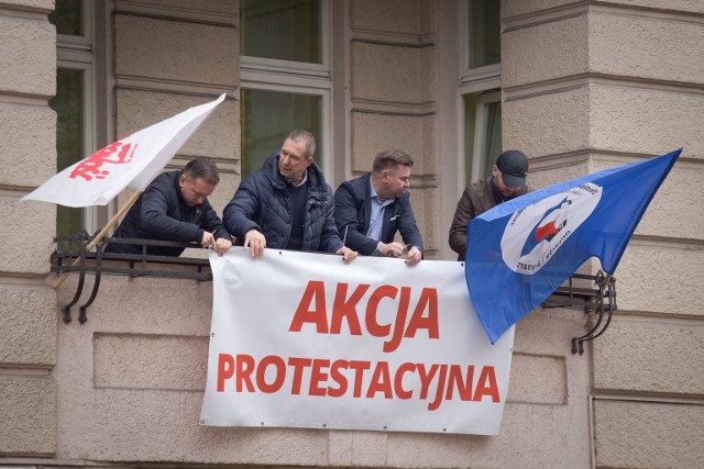 Związkowcy protestują przeciwko likwidacji Urzędu Morskiego w Słupsku
