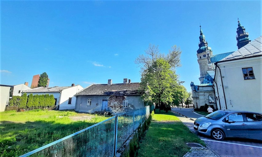 Przy klasztorze dominikanów w Tarnobrzegu mogą powstać bloki mieszkalne. Sąsiedzi idą na wojnę z inwestorem małego osiedla