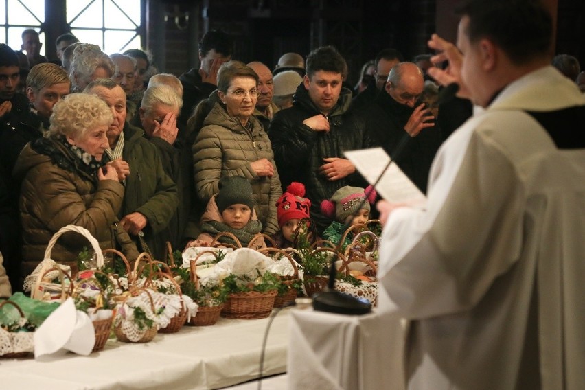 Święcenie pokarmów w parafii p.w. Chrystusa Króla we...