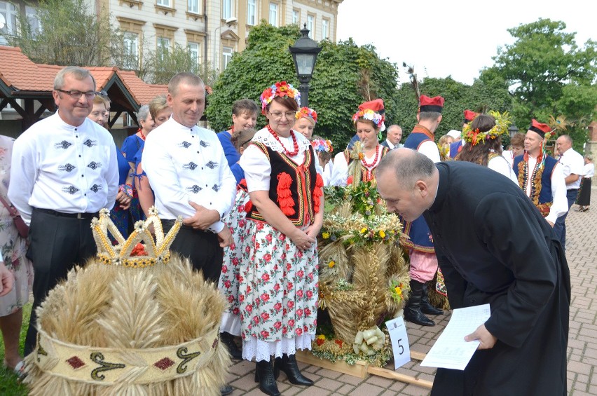 Dożynki Powiatowe w Bochni, rolnicy dziękowali za tegoroczne...