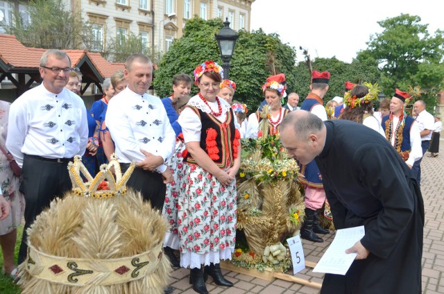 Dożynki Powiatowe w Bochni, rolnicy dziękowali za tegoroczne plony, 22.08.2021