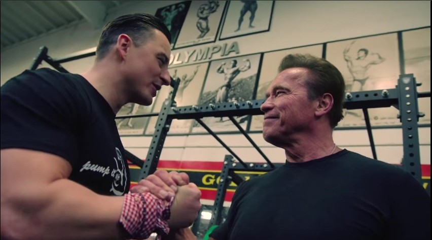 "Terminator". Arnold Schwarzenegger śpiewa "Pump it Up", aby zmotywować ludzi na całym świecie!