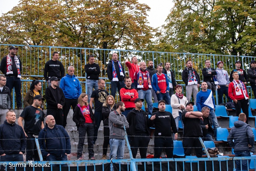 Wisła Kraków. Męskie rozmowy z kibicami po meczu w Stargardzie